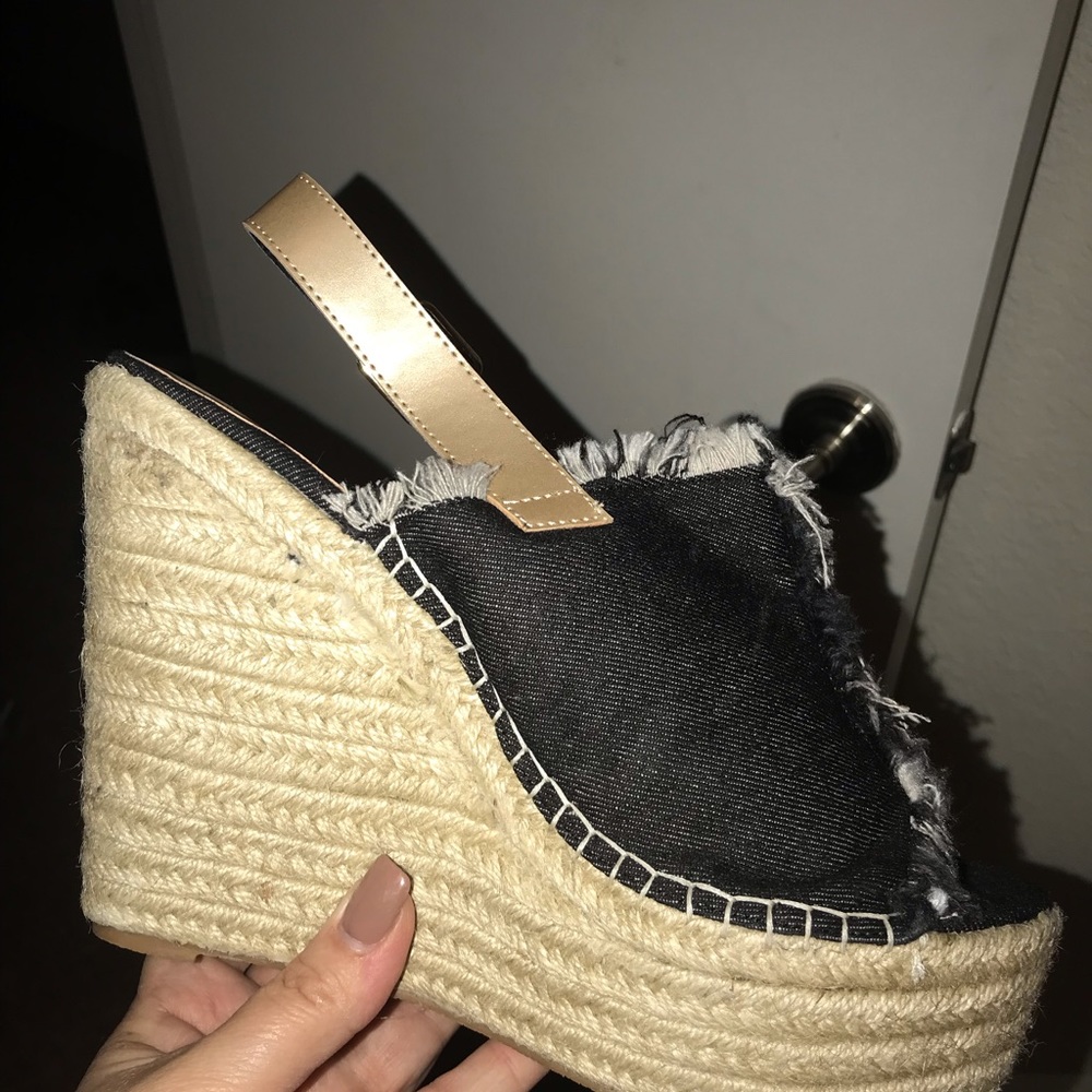 Penny loves Kenny Wedges
